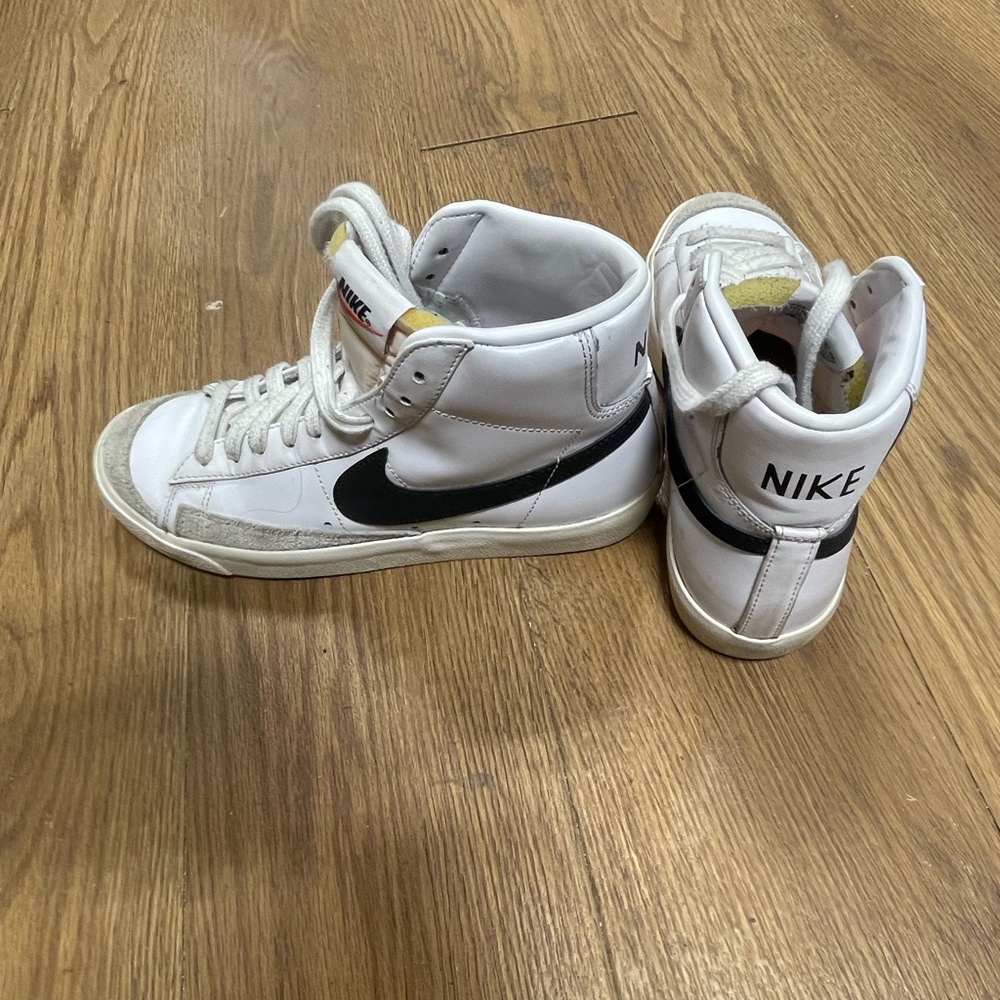 Nike Women’s high top athletic shoes size 8